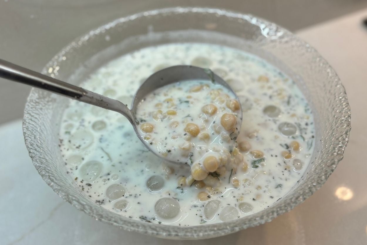 Rüveyda'nın Tarifi: Ayran Aşı Çorbası
