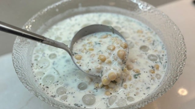 Rüveyda'nın Tarifi: Ayran Aşı Çorbası