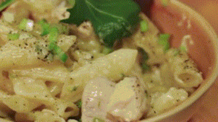 soslu-tavuklu-makarna-gif