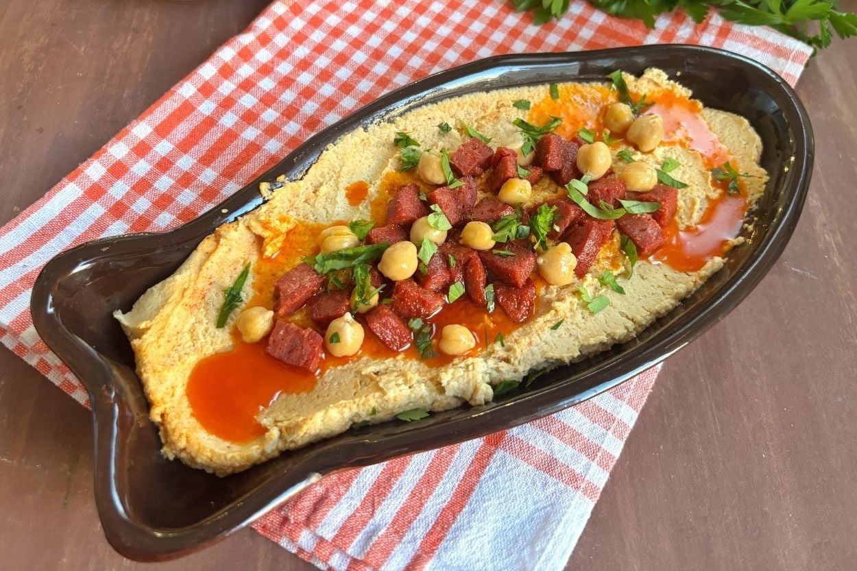 Duygu'nun Tarifi: Sucuklu Humus
