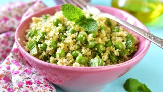 Görsel Şölen: Bezelyeli Kinoa Salatası