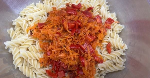 hardal-soslu-makarna-salatasi-asama3