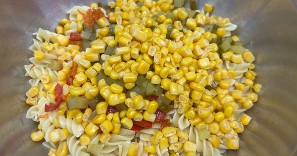 hardal-soslu-makarna-salatasi-asama4