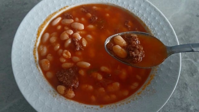 Cansu'nun Tarifi: Kıymalı Kuru Fasulye Yemeği