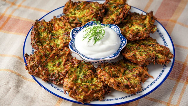Yağ Çekmeden Pişer: Mücver
