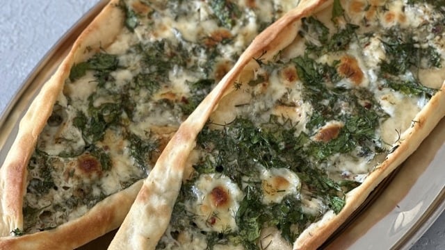 Sevim'in Tarifi: Otlu Pide