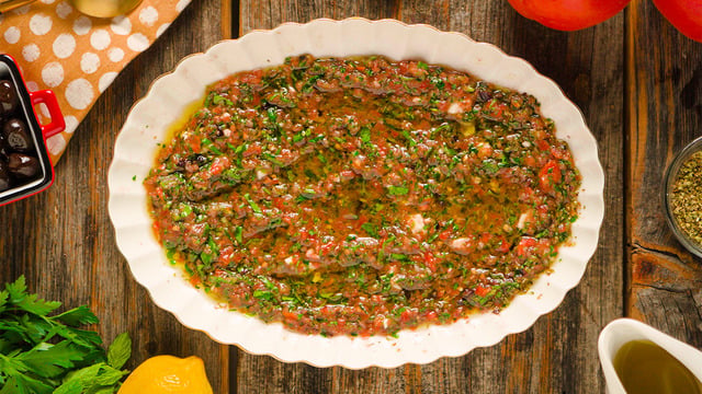 Kebapların Yanına: Ezme Roka Salatası