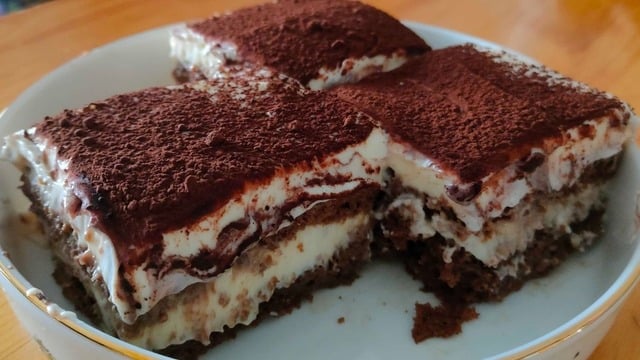 İpeksi Kremalı: Kekli Tiramisu