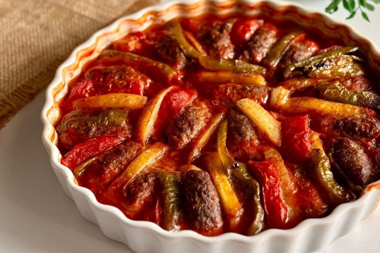 Elif'in Tarifi: Soslu Köfte Patates Yemeği