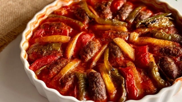 Elif'in Tarifi: Soslu Köfte Patates Yemeği
