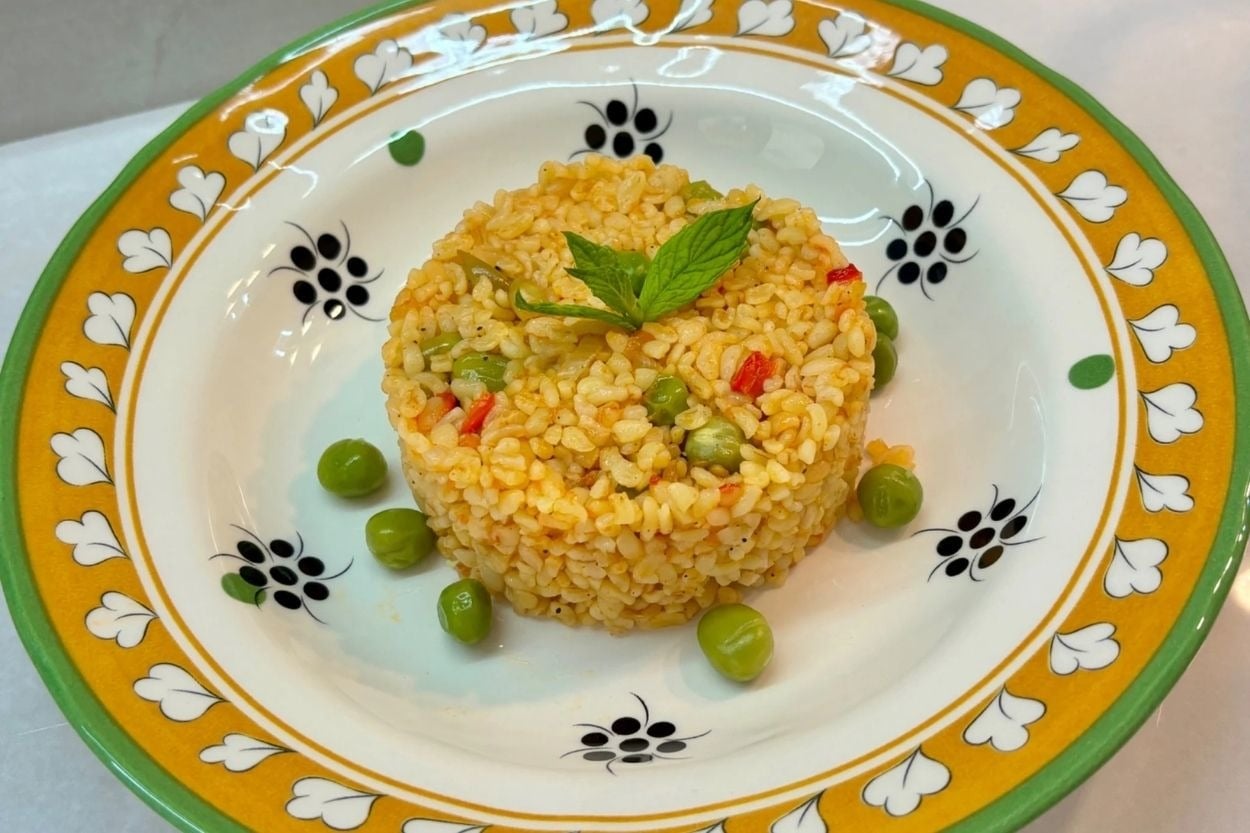 Rüveyda'nın Tarifi: Bezelyeli Bulgur Pilavı