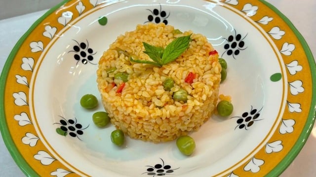 Rüveyda'nın Tarifi: Bezelyeli Bulgur Pilavı