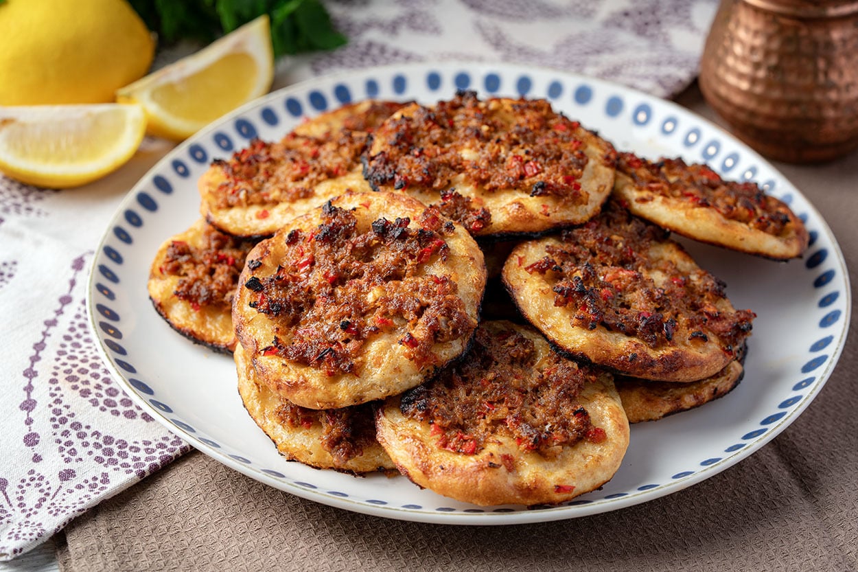 Lokmalık: Tarsus Usulü Kuş Gözü Lahmacun