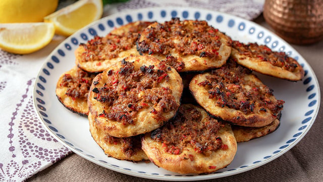 Lokmalık: Tarsus Usulü Kuş Gözü Lahmacun