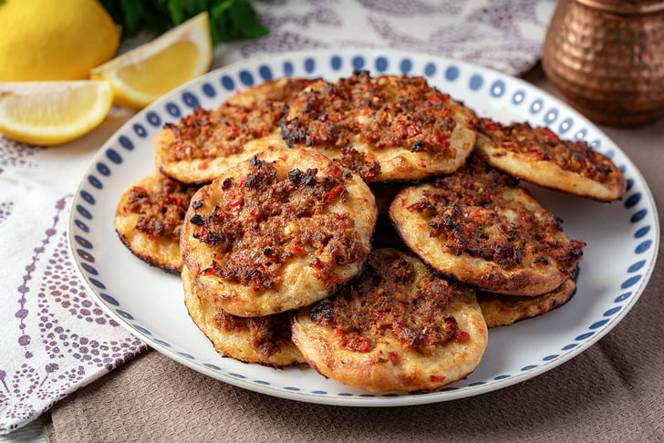 Tarsus Usulü Kuş Gözü Lahmacun Tarifi