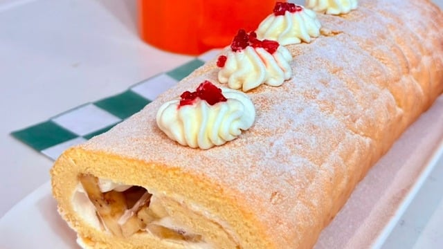 Pastane Usulü: Pratik Muzlu Rulo Pasta