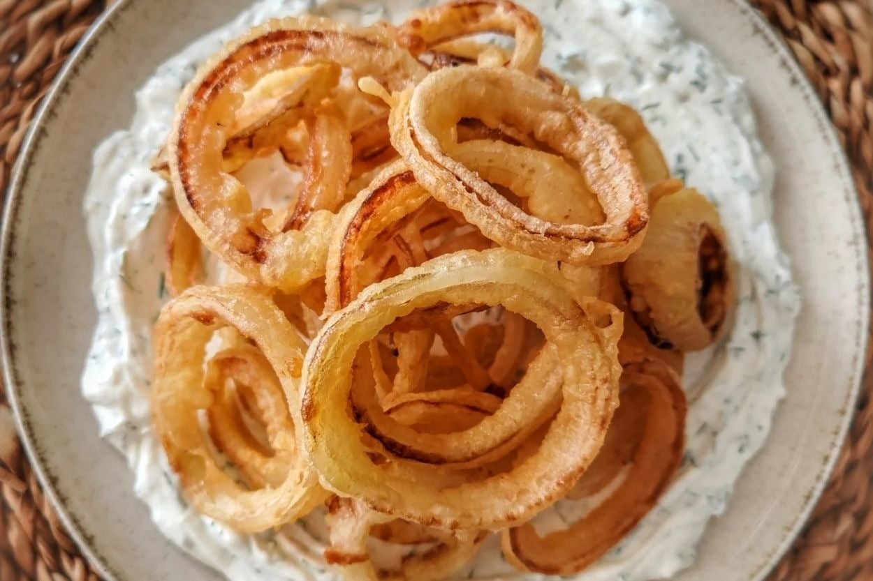 Yoğurt Soslu: Soğan Tempura
