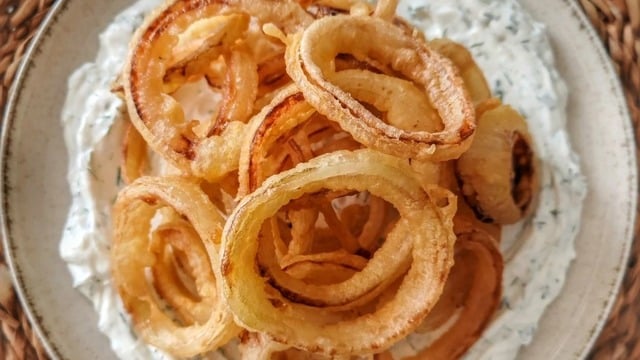 Yoğurt Soslu: Soğan Tempura