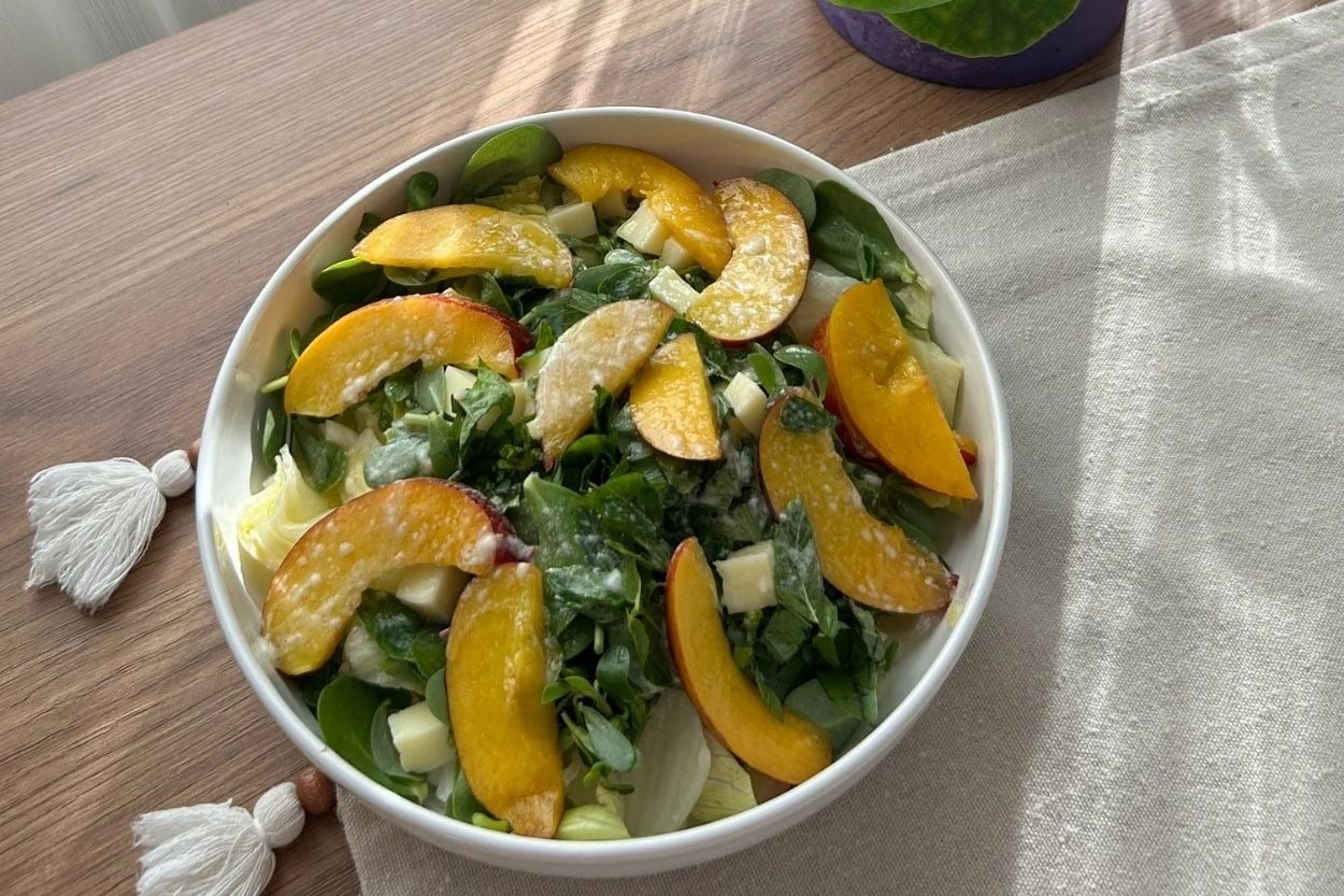 Yaza Yakışır: Şeftalili Yeşil Salata