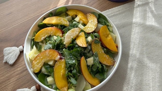 Yaza Yakışır: Şeftalili Yeşil Salata