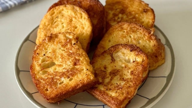 Yeliz'in Tarifi: Yumurtalı Sütlü Ekmek