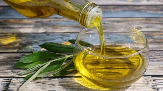 Zeytinyağı Bozulur mu?  Zeytinyağının Bozulduğu Nasıl Anlaşılır?