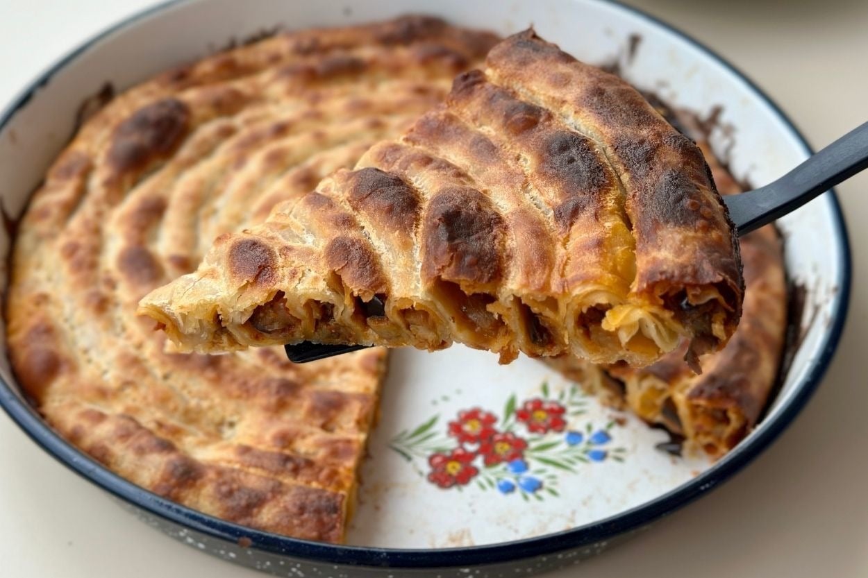 El Emeği Göz Nuru: El Açması Patlıcanlı Börek
