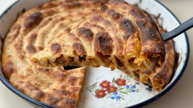 El Emeği Göz Nuru: El Açması Patlıcanlı Börek