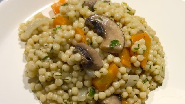 Akşam Sofralarına: Mantarlı Kuskuslu Pilav