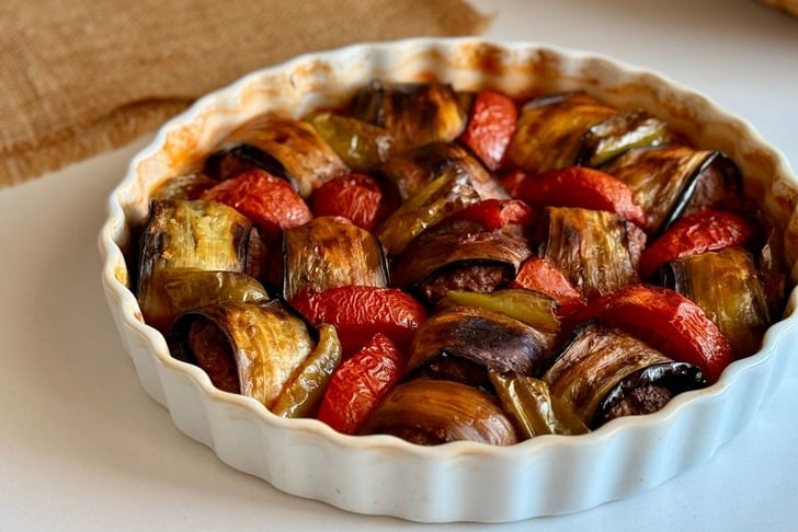 kofteli-rulo-patlican-sarma-tarifi