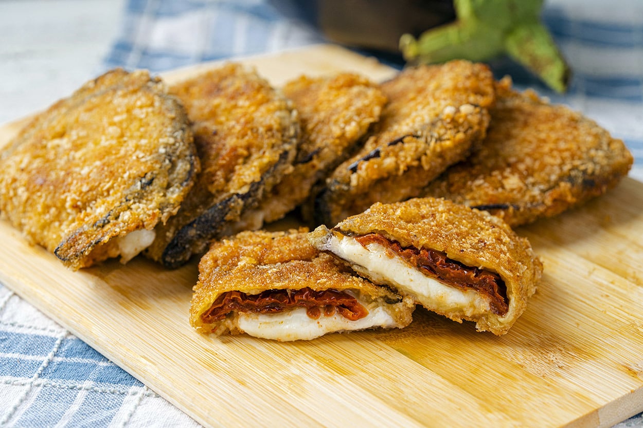 Dışı Çıtır İçi Akışkan: Kuru Domatesli Peynirli Pane Patlıcan