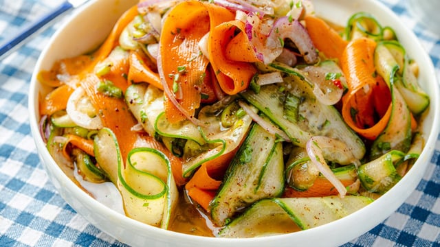 En Pratik Haliyle: Soyacak Salatası