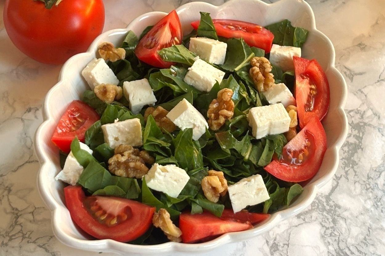 Fadime'nin Tarifi: Peynirli Roka Salatası