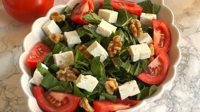 Fadime'nin Tarifi: Peynirli Roka Salatası