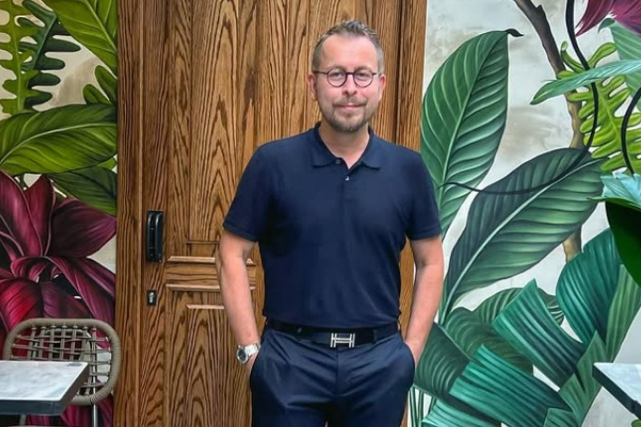 Ömür Akkor Kimdir? Hayatı, Kitapları ve Gastronomi Kariyeri