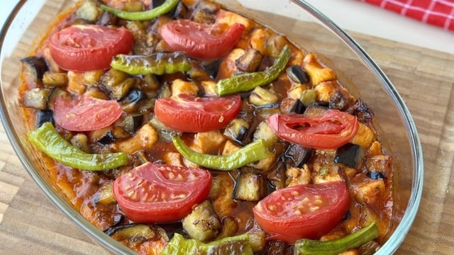 Ayşe'nin Tarifi: Tavuklu Patlıcan Kebabı 