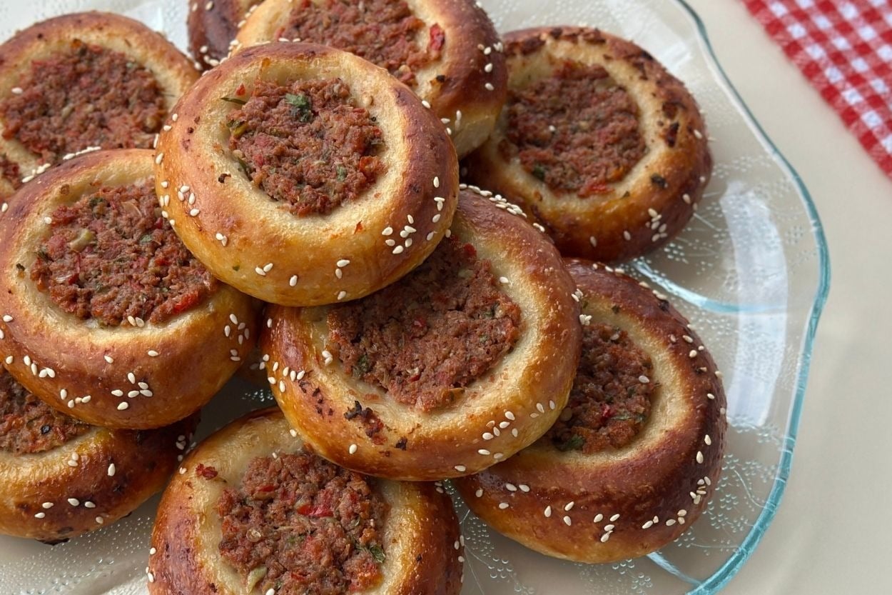 Çiğdem'in Tarifi: Lahmacun Poğaça