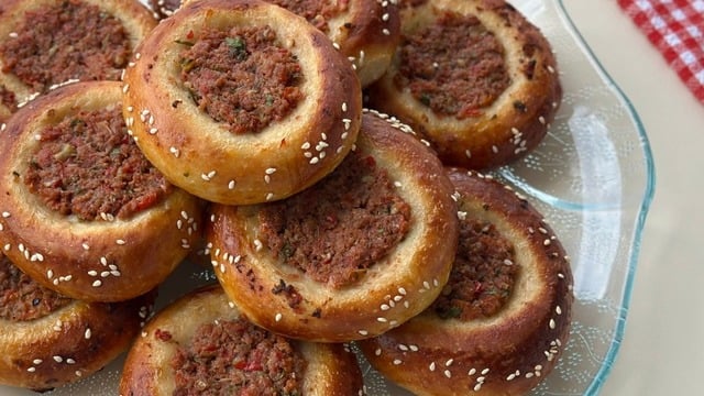 Çiğdem'in Tarifi: Lahmacun Poğaça