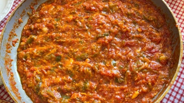 Rüveyda'nın Tarifi: Çakallı Menemeni