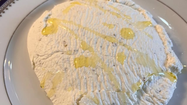 Kahvaltı Sofralarına: Pratik Labne Peyniri