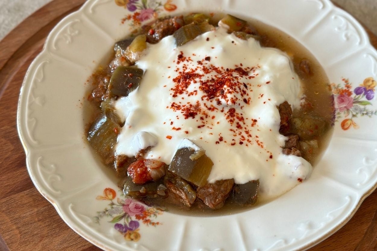 Emine'nin Tarifi: Yoğurtlu Patlıcan Musakka