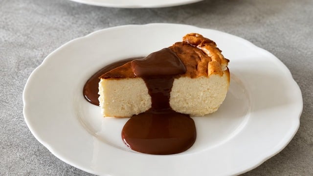 Fatma'nın Tarifi: Çikolata Soslu San Sebastian Cheesecake