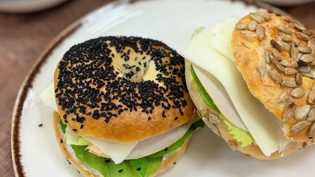 Rüveyda'nın Tarifi: Bagel Ekmeği