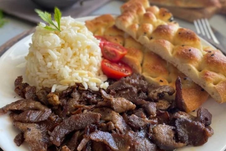 Kolayca Yapabileceğiniz 11 Ev Yapımı Döner Tarifi