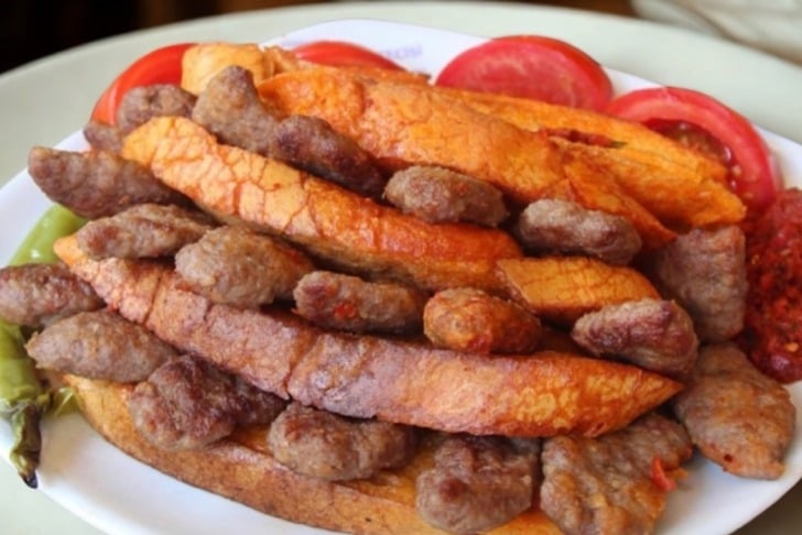 Ahmet Usta Islama Köftecisi
