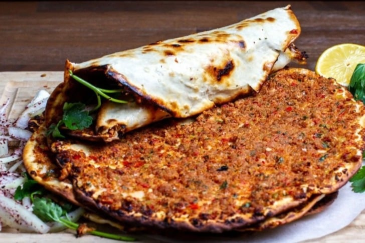 Lahmacun Hamuru Nasıl Yapılır?