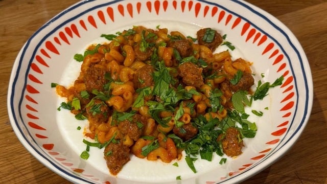 Çocukların Favorisi: Tek Tavada Köfteli Makarna