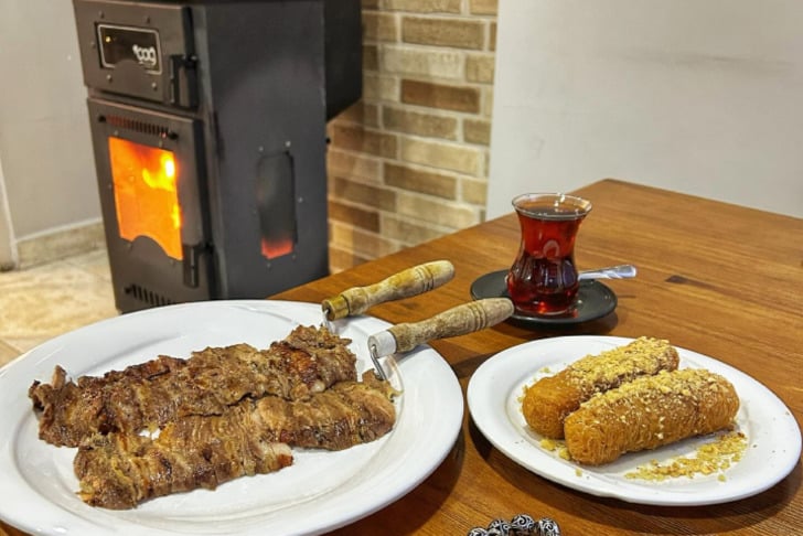 Yağmur Oltu Cağ Kebap