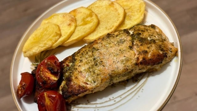 Akşam Sofralarına: Fırında Hardal Soslu Somon