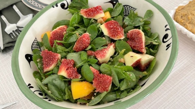 Rüveyda'nın Tarifi: Meyveli Yaz Salatası